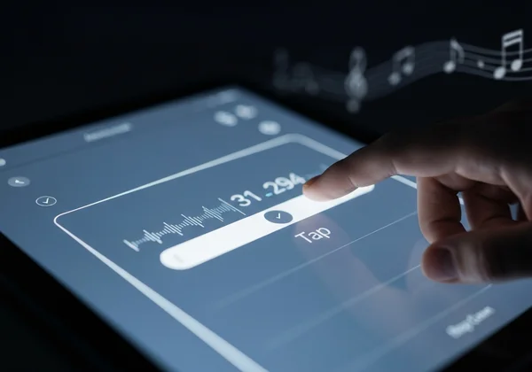 Person tapping on an online metronome for BPM detection
